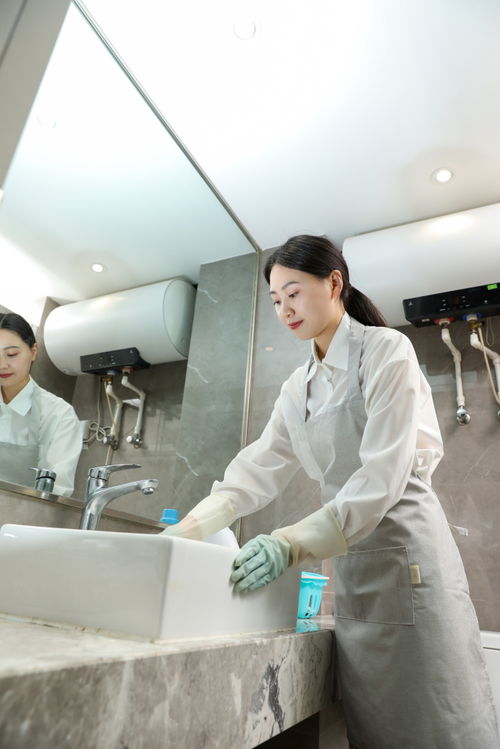 衛(wèi)生間清潔整理保潔服務(wù)女性人物攝影圖 攝影